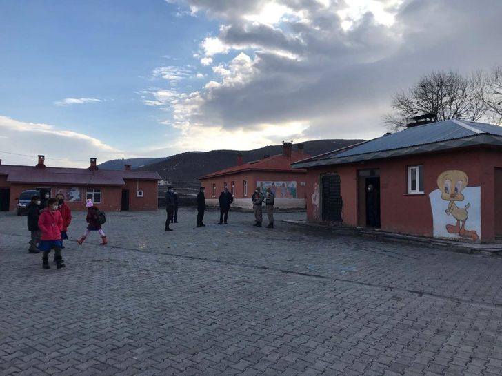 Jandarma açılan okullarda önlemleri arttırdı G5