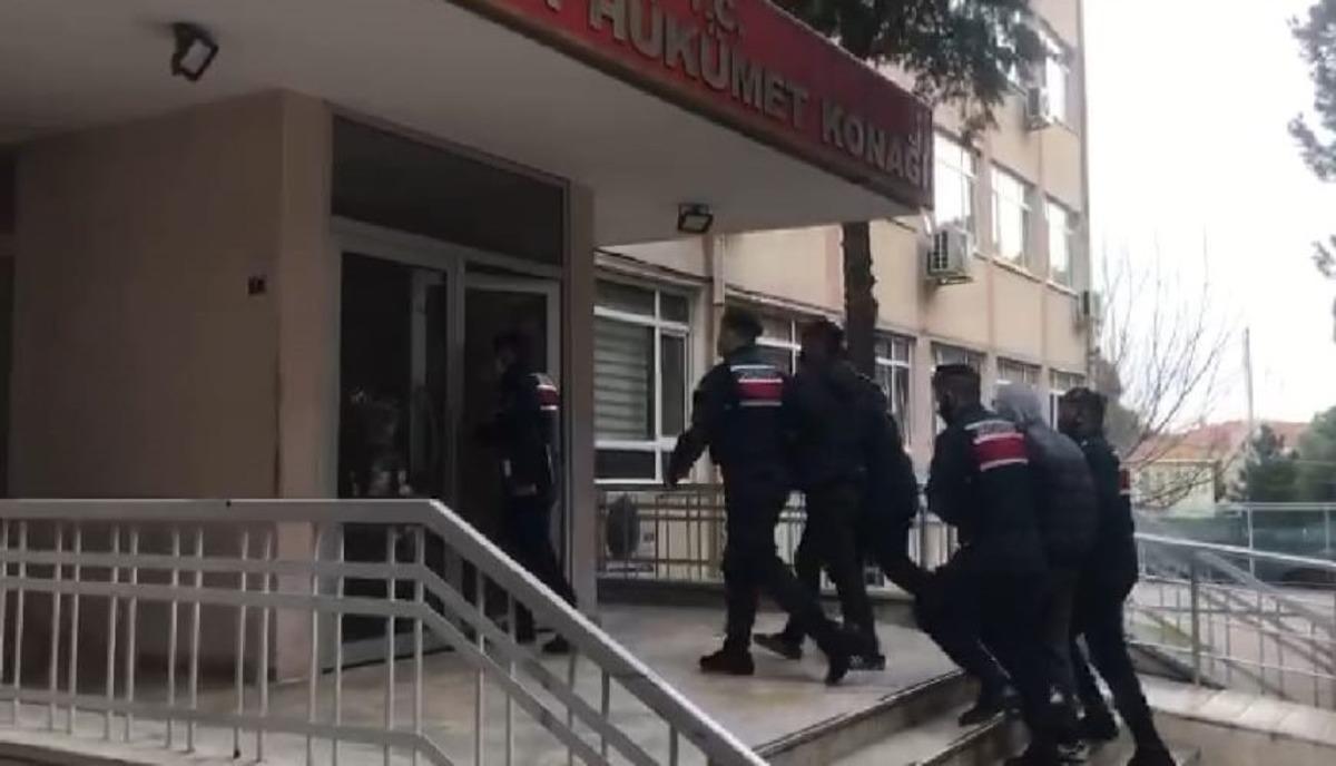 Enerji nakil ve kablo hırsızı gen&ccedil;ler su&ccedil;&uuml;st&uuml; yakalandı