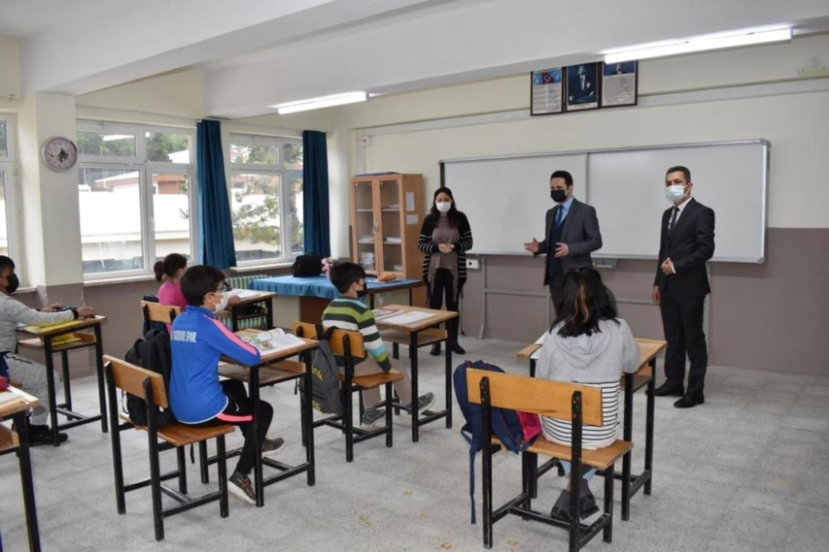 Burdur&rsquo;da kırsal mahalle ve k&ouml;y okullarında 8 bin 303 &ouml;ğrenci y&uuml;z y&uuml;ze eğitime başladı