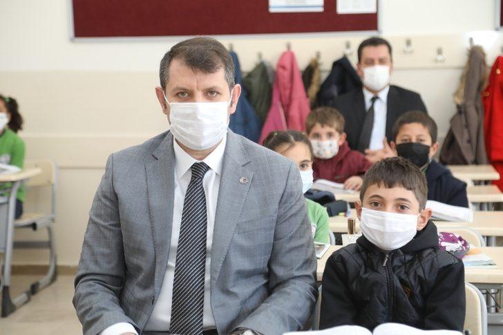 Vali ve Belediye Başkanı çocukların sevincine ortak oldu G3