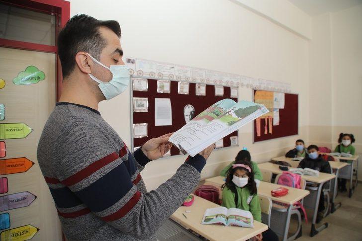 Vali ve Belediye Başkanı çocukların sevincine ortak oldu G5