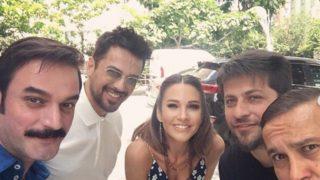 Geniş Aile Komşu Kızı konusu nedir? Geniş Aile Komşu Kızı filmi oyuncu kadrosunda kimler var? Geniş Aile Komşu Kızı filmi nerede çekildi?