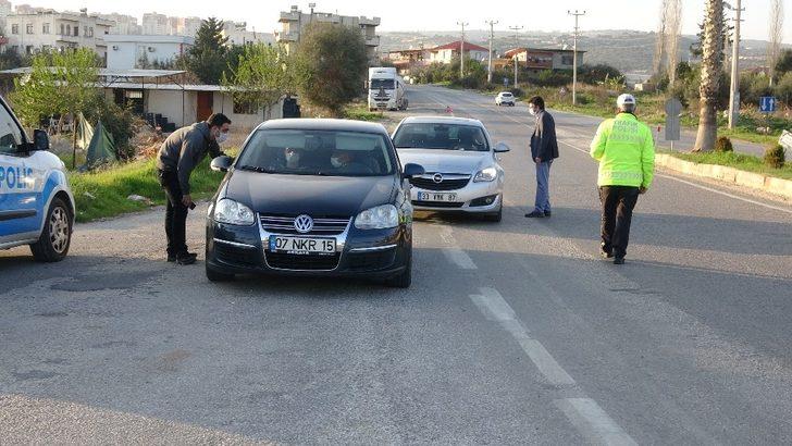 Maskesiz yakalanınca yüzünü montuyla kapattı G2