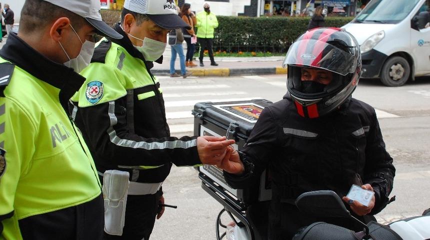 Korona vir&uuml;s tedbirlerini ihlal eden 54 kişiye 147 bin 600 TL ceza