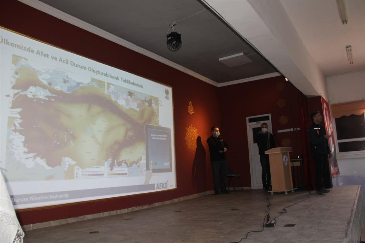 Tosya&rsquo;da afet farkındalık eğitimi ger&ccedil;ekleştirildi