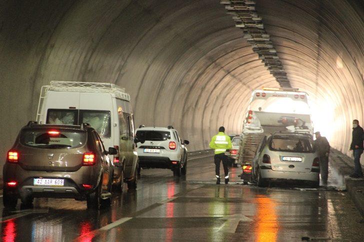 Baba kız yanan otomobilde canlarını son anda kurtardı G2