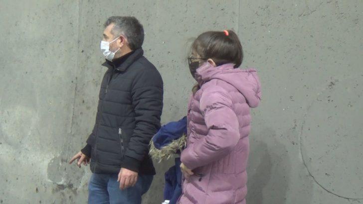 Baba kız yanan otomobilde canlarını son anda kurtardı G5