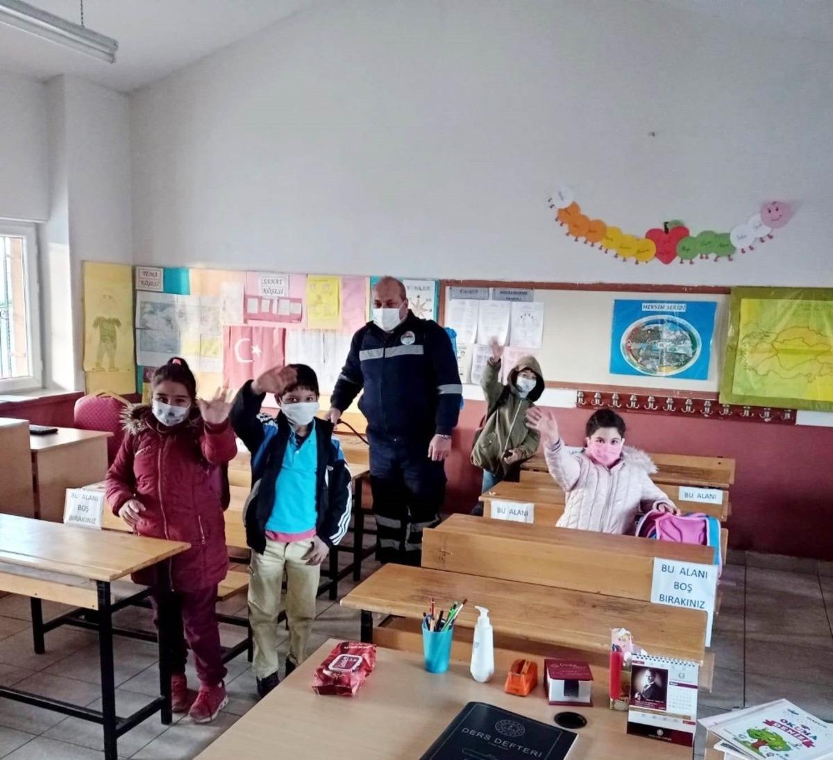 Toroslar&rsquo;da y&uuml;z y&uuml;ze eğitimin başladığı okullar dezenfekte edildi