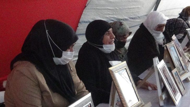 Evlat nöbetindeki aileler Gara’da katledilen 13 şehit için ağıt yakıp, dua etti G2