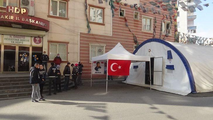 Evlat nöbetindeki aileler Gara’da katledilen 13 şehit için ağıt yakıp, dua etti G4