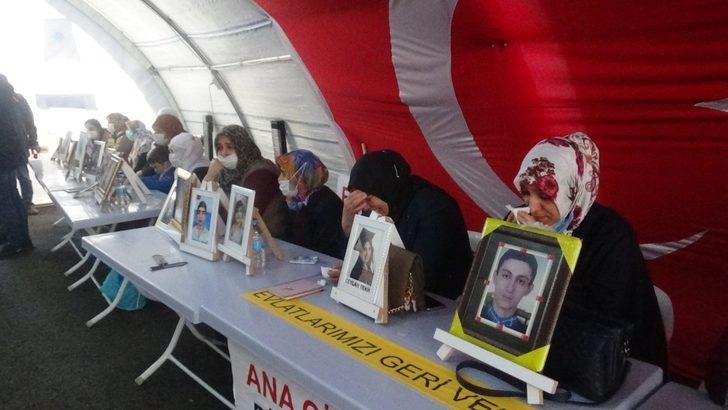 Evlat nöbetindeki aileler Gara’da katledilen 13 şehit için ağıt yakıp, dua etti G5