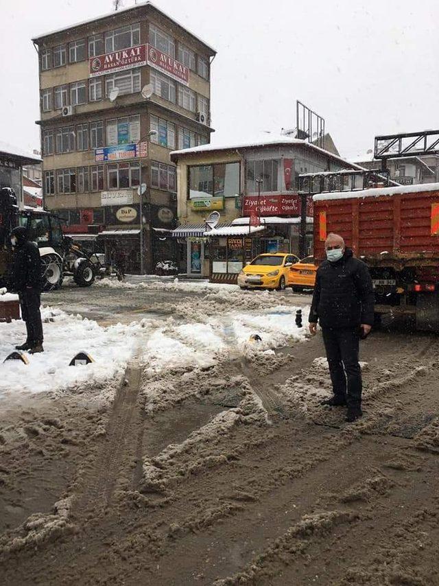 Devrek Belediye Başkanı Bozkurt sahada çalışan personeli denetledi