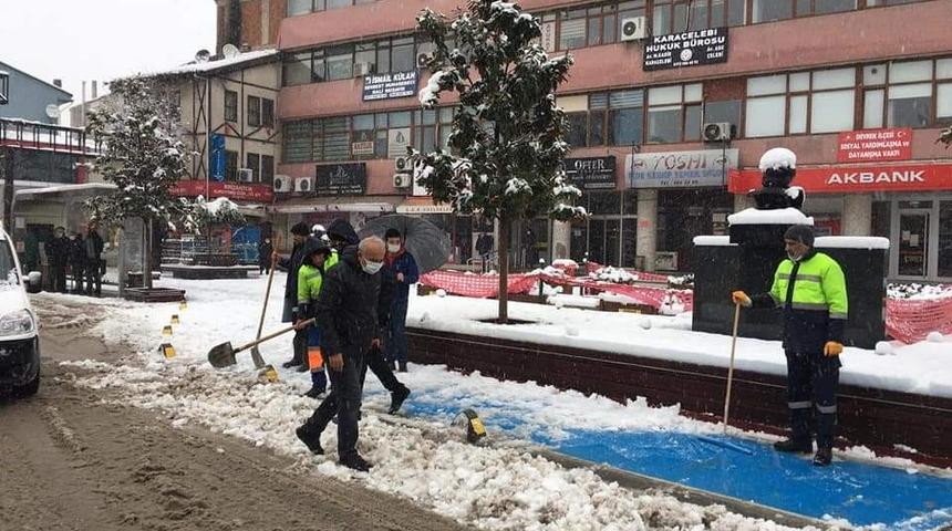 Devrek Belediye Başkanı Bozkurt sahada &ccedil;alışan personeli denetledi