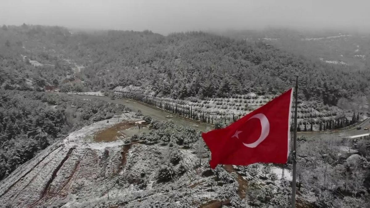 Denizli&rsquo;de beyaz &ouml;rt&uuml; g&ouml;rsel ş&ouml;len oluşturdu