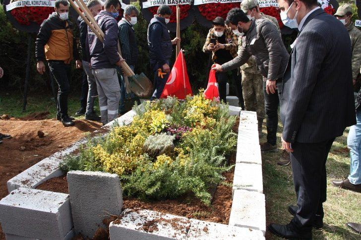 Gara’da şehit edilen polis memurunun babası: "Vatan, bayrak, ezan sağ olsun" G4