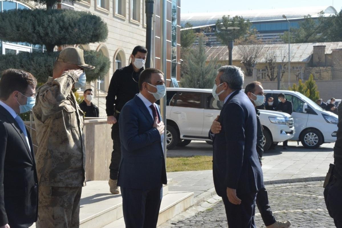 Bakan Yardımcısı Baydaş ve Jandarma Genel Komutanı &Ccedil;etin, Siirt Valisi Hacıbektaşoğlu&rsquo;nu ziyaret etti