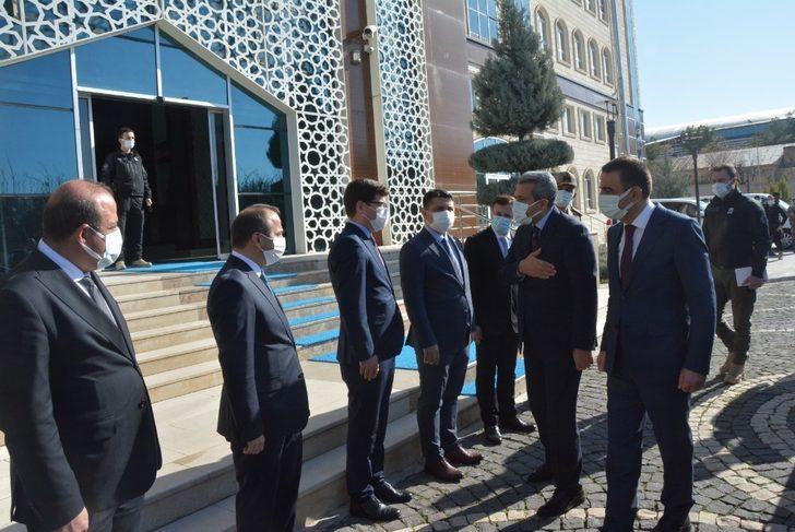 Bakan Yardımcısı Baydaş ve Jandarma Genel Komutanı Çetin, Siirt Valisi Hacıbektaşoğlu’nu ziyaret etti G2