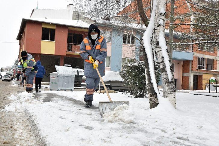 Tepebaşı’nda kar ile mücadele sürüyor G1