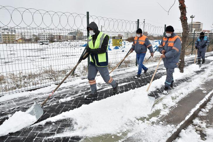 Tepebaşı’nda kar ile mücadele sürüyor G3