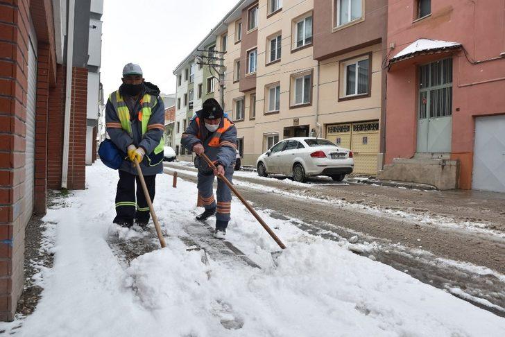 Tepebaşı’nda kar ile mücadele sürüyor G4