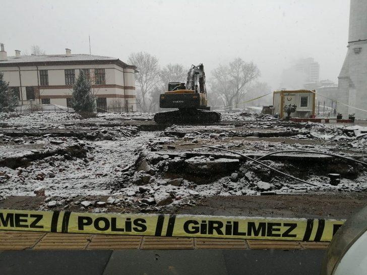 Başkent’teki bir temel kazısından insana ait olduğu düşünülen kemikler bulundu G1