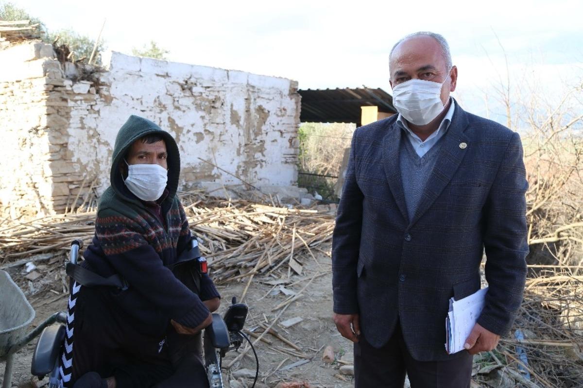 Bedensel engelli &Uuml;nal&rsquo;ın evini Efeler Belediyesi tamir etti