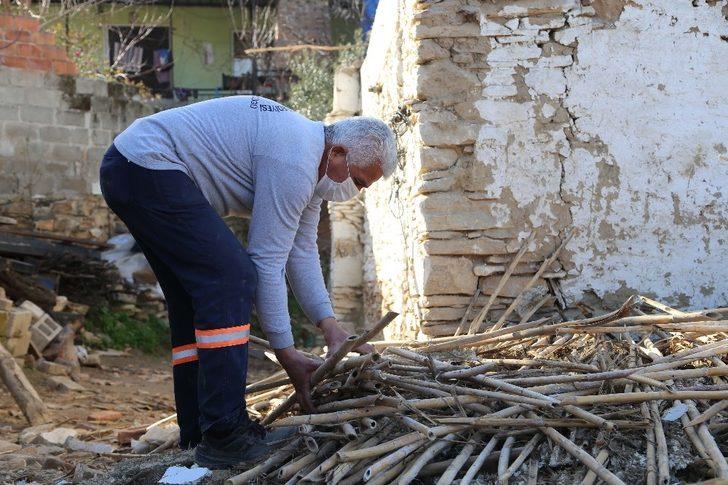 Bedensel engelli Ünal’ın evini Efeler Belediyesi tamir etti G3