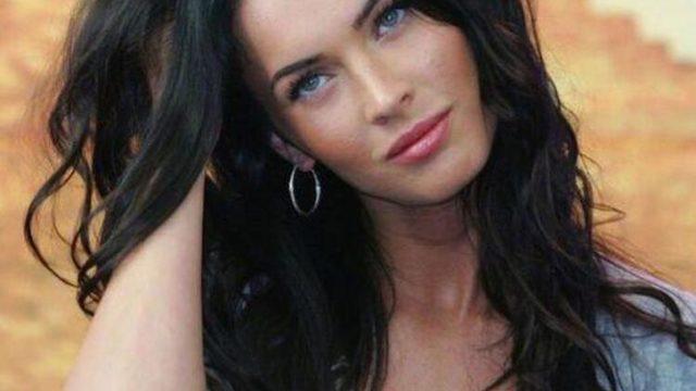 Machine Gun Kelly sevgilisi Megan Fox'u öyle bir öptü ki...