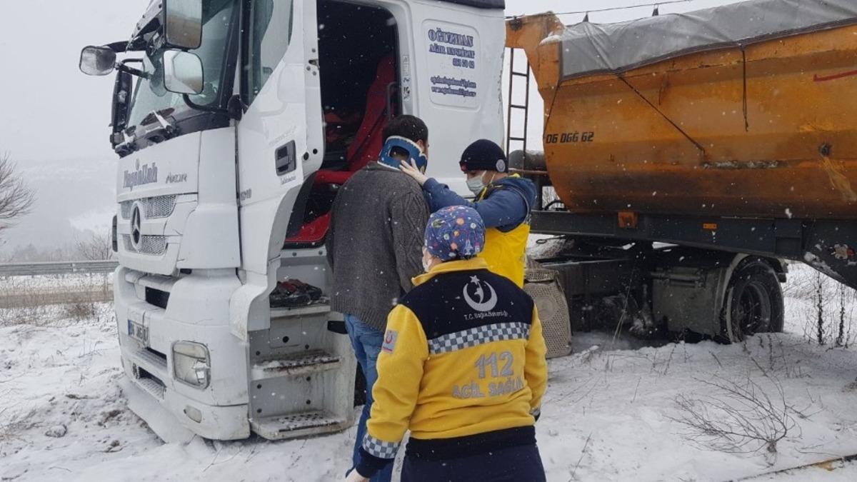 Kar yağışı beraberinde kazaları getirdi: 3 kaza, 6 yaralı
