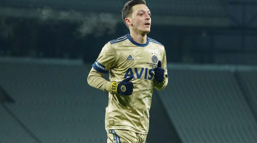 Mesut &Ouml;zil'in imzaladığı formalar inanılmaz rakama satıldı