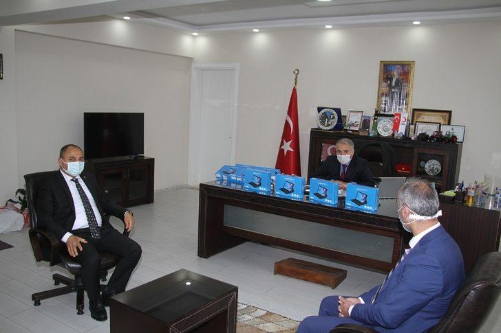 Salihli Ticaret Borsası’ndan Kula’daki ihtiyaç sahibi öğrencilere tablet desteği G3