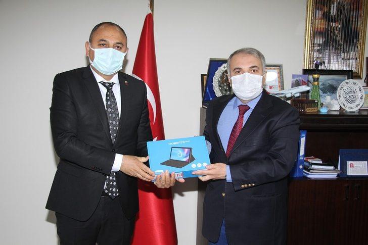 Salihli Ticaret Borsası’ndan Kula’daki ihtiyaç sahibi öğrencilere tablet desteği G4