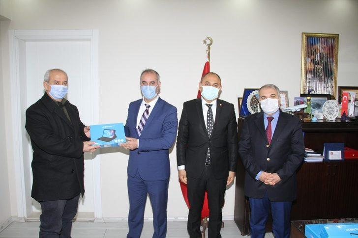 Salihli Ticaret Borsası’ndan Kula’daki ihtiyaç sahibi öğrencilere tablet desteği G5