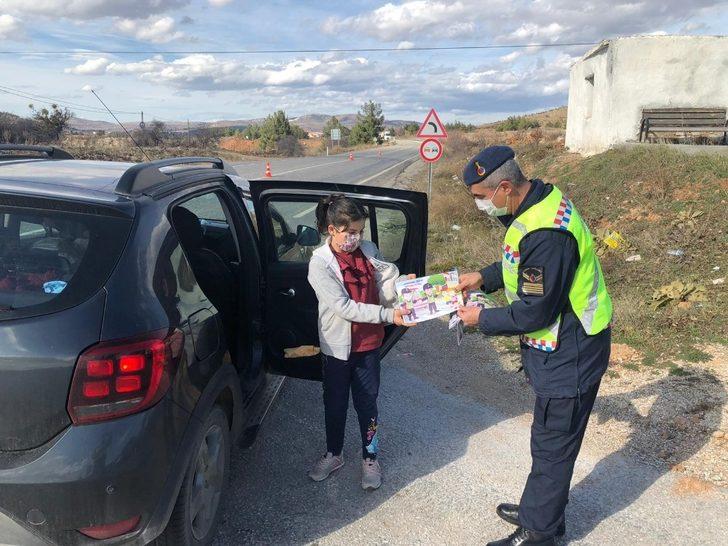 Jandarma çocukları boyama kitabıyla mutlu etti G2