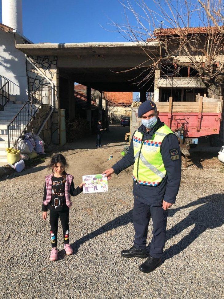 Jandarma çocukları boyama kitabıyla mutlu etti G4