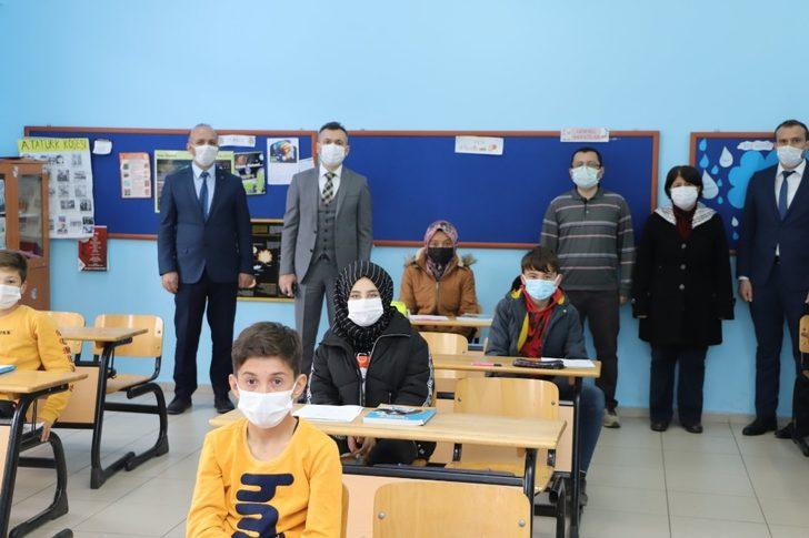 Isparta’da 124 köy okulunda 5 bin 336 öğrenci yüz yüze eğitime başladı G3