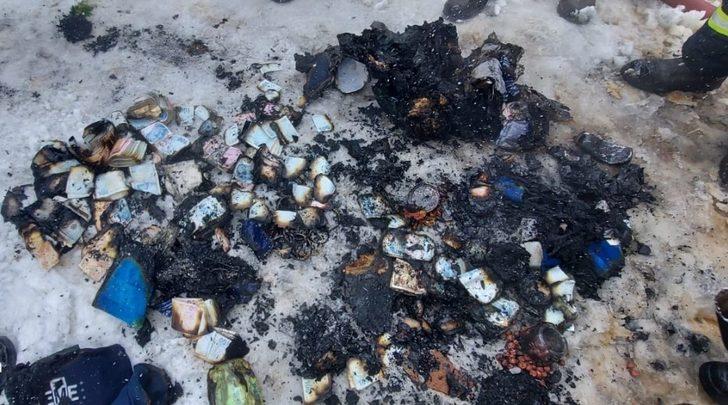 Yanan prefabrikten yanmış tomar tomar para ve altın çıkardılar G2