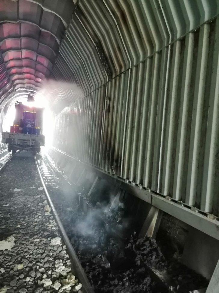 İtfaiye aracı tüneldeki yangına vagonla demiryolundan ulaştı G3
