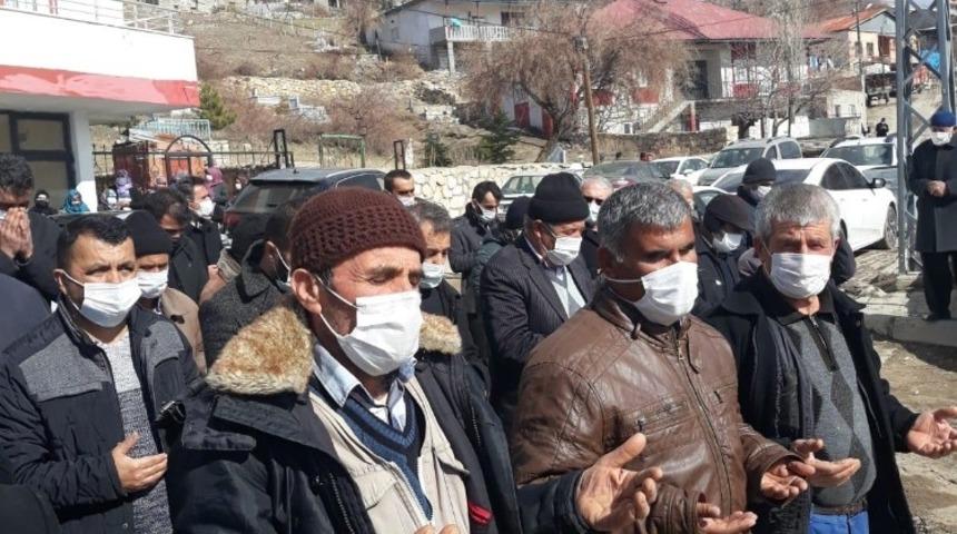 Sevgililer Günü’nde öldürülen kadın toprağa verildi