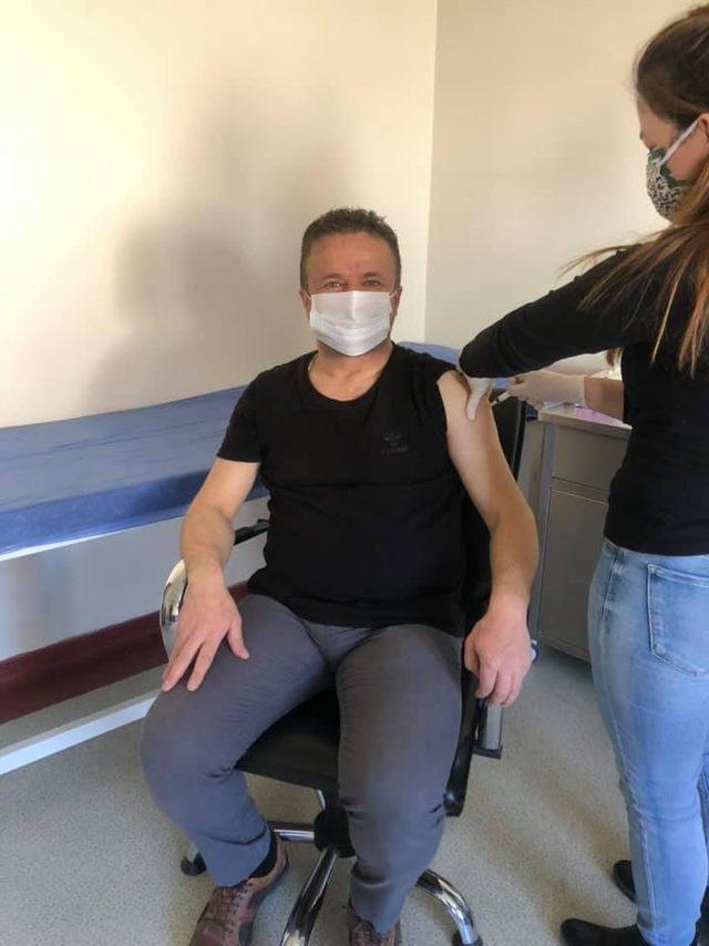 Burdur’da Belediye Başkanları aşı olmaya başladı