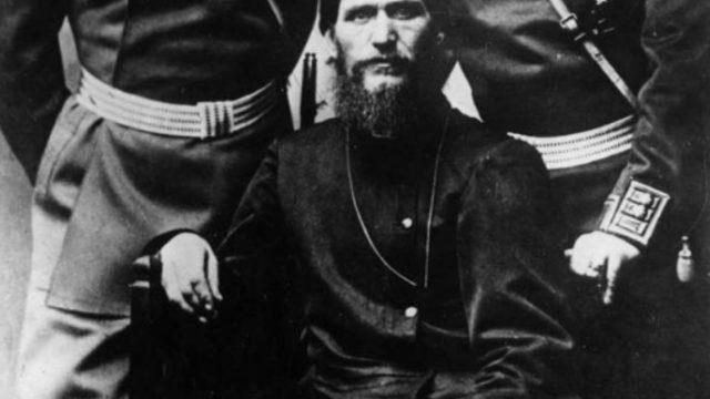 Rus İmparatorluğu’nun en etkili silahı olarak bilinen ve kehanetleriyle herkesi şaşkına çeviren bir papaz: Grigori Rasputin