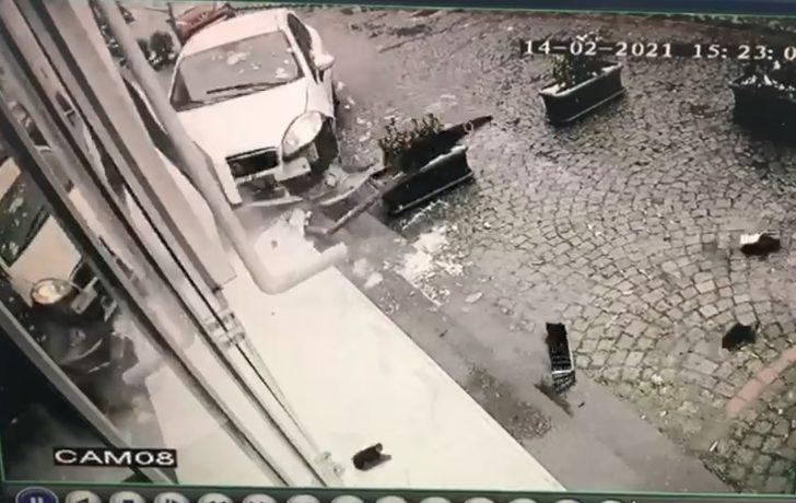 Kontrolden çıkan otomobil iş yerine böyle daldı G2