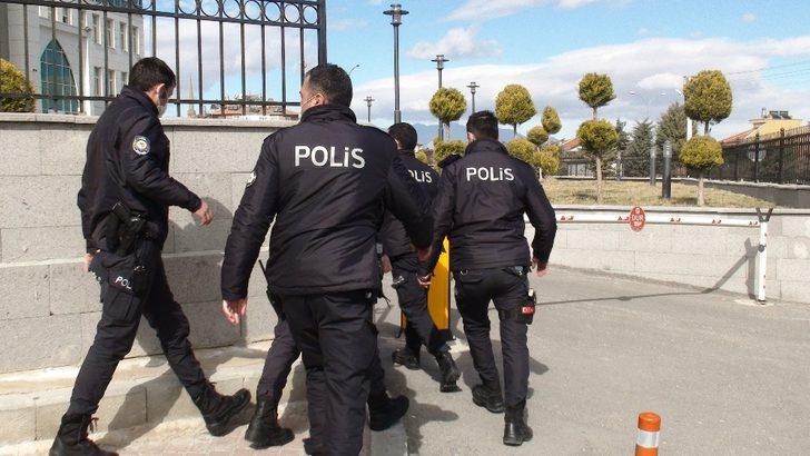 Karaman’da duruşma sonrası çıkan kavgada 1’i polis 3 kişi yaralandı G4