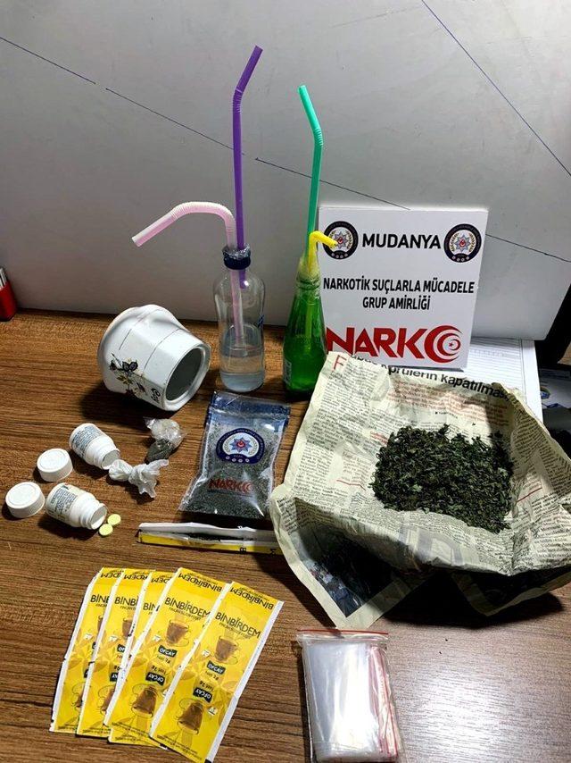 Sallama &ccedil;ay poşetinde uyuşturucu yakalandı 1