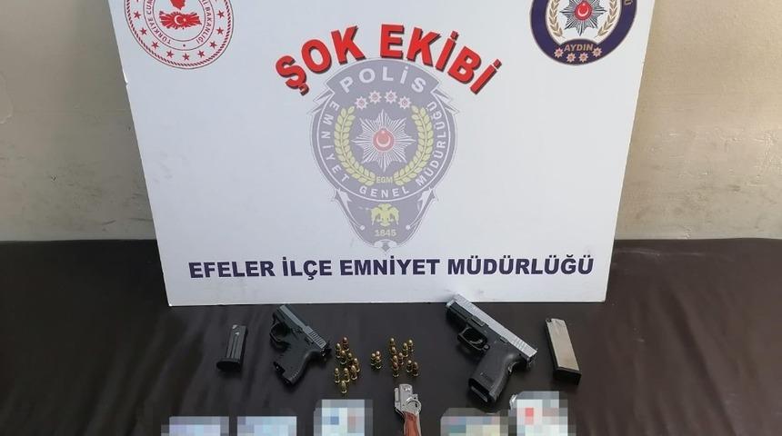 Ş&uuml;phe &uuml;zerine durdurulan ara&ccedil;tan cephanelik &ccedil;ıktı