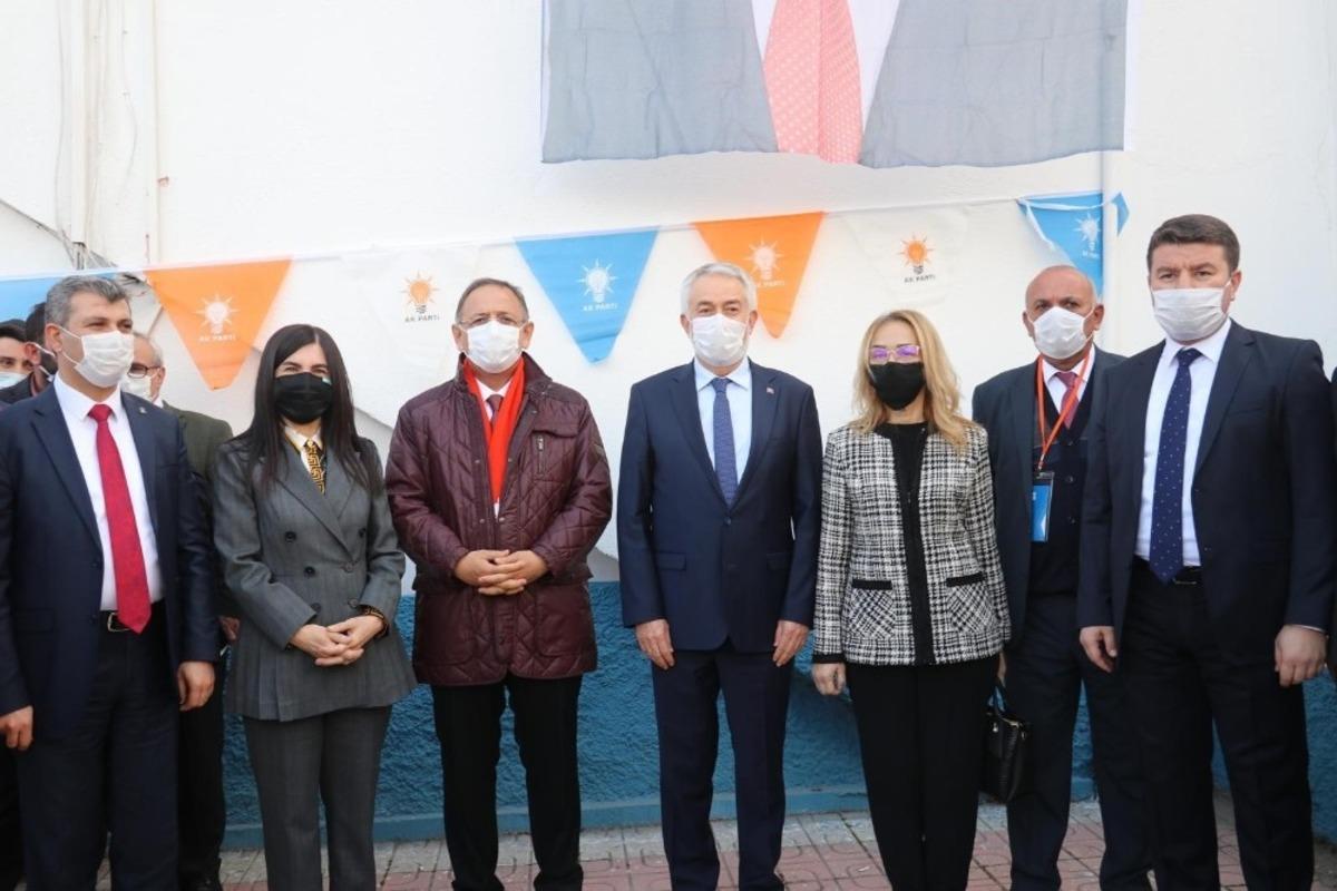 AK Parti Genel Başkan Yardımcısı &Ouml;zhaseki: &ldquo;Ş&uuml;kr&uuml; başkan T&uuml;rkiye&rsquo;de &ouml;rnek g&ouml;sterdiğimiz bir belediye başkanı&rdquo;