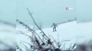 Görüntüler Sarıyer’de kaydedildi! Karda snowboard keyfi