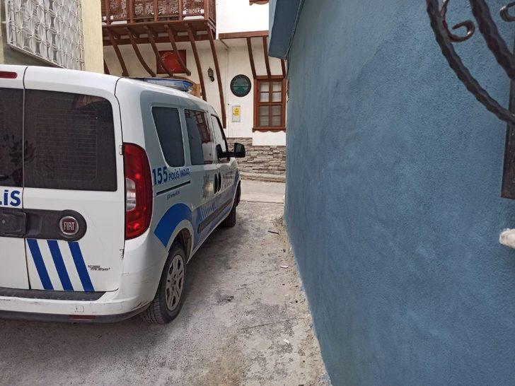 Evinde boğazı kesilmiş halde bulunan kadın hayatını kaybetti G3