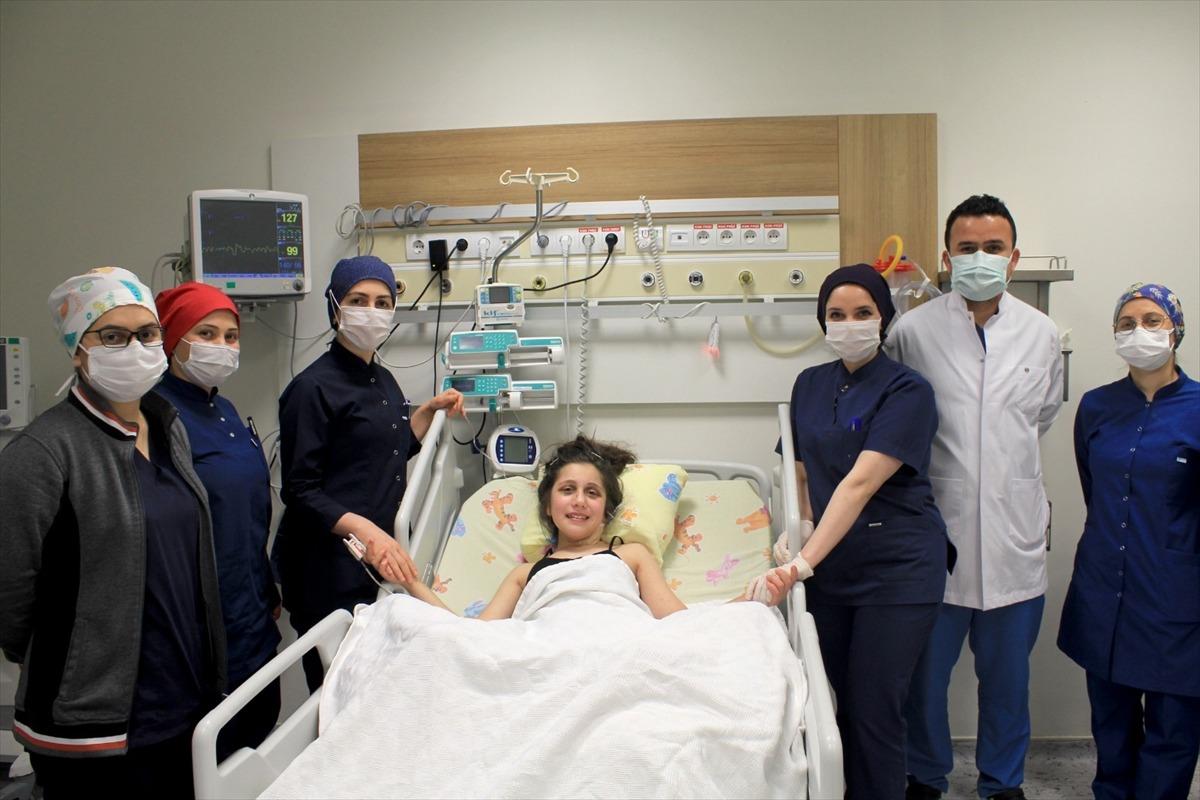 G&uuml;m&uuml;şhane'de balkondan d&uuml;şen kız &ccedil;ocuğunun tedavisine Trabzon'da devam ediliyor