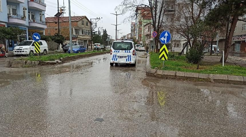 Yaşlı çifte çarpan sürücü kaçtı